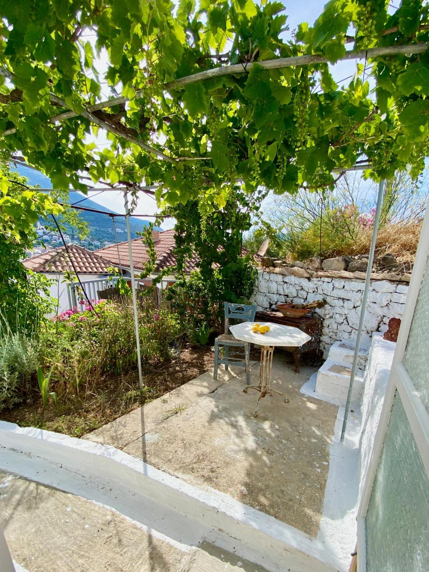 Stylish Vathy Studio With Sea View Екстер'єр фото